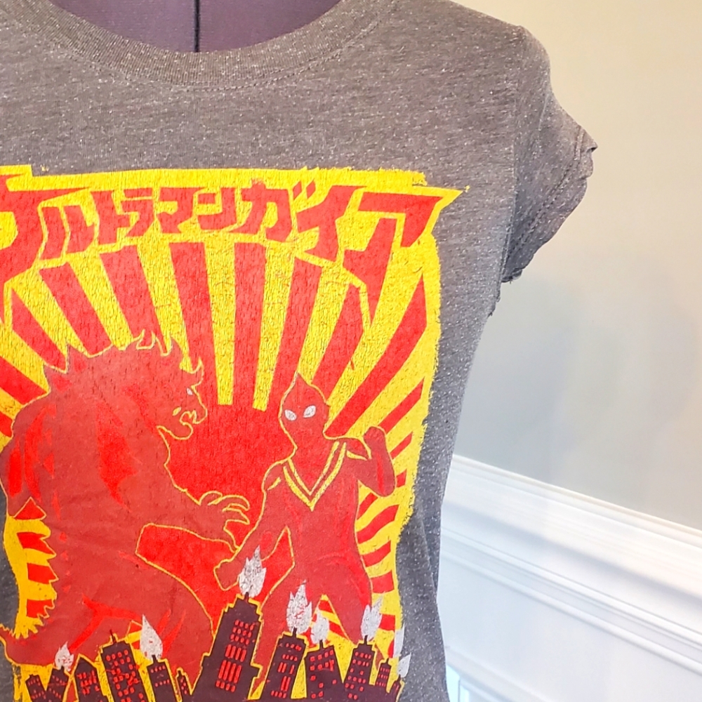 Lootcrate Exclusive Graphic t-shirt with Japanese characters